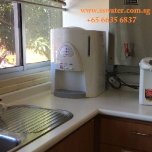 Direct pipe in table top water dispenser (27)