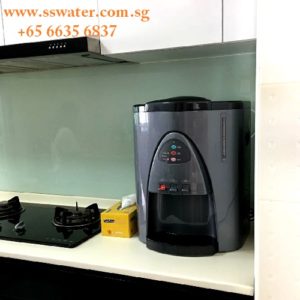 Direct pipe in table top water dispenser (30)