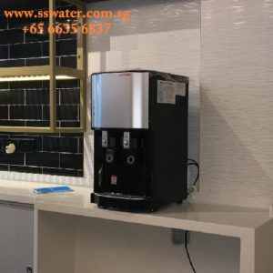 Direct pipe in table top water dispenser (32)