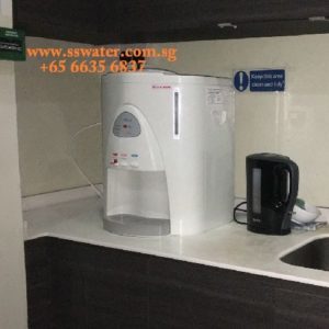 Direct pipe in table top water dispenser (33)