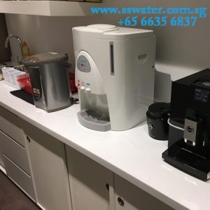 Direct pipe in table top water dispenser (40)