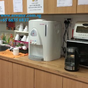 Direct pipe in table top water dispenser (42)