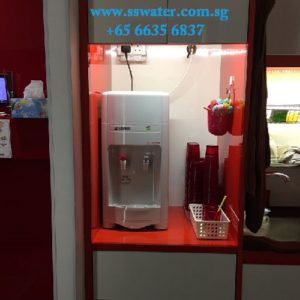 Direct pipe in table top water dispenser (51)