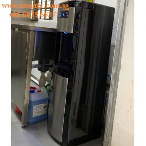 Floor standing direct pipe in water dispenser